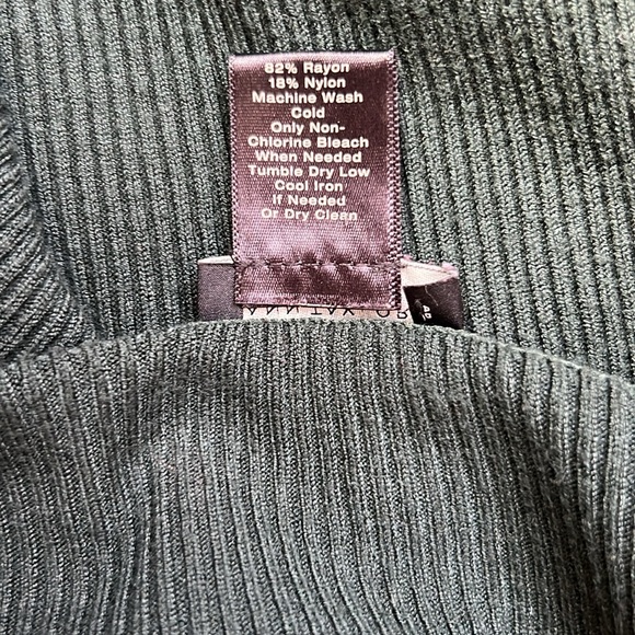 Ann Taylor Factory green ribbed long sleeve sweater, size medium petite - Picture 6 of 6